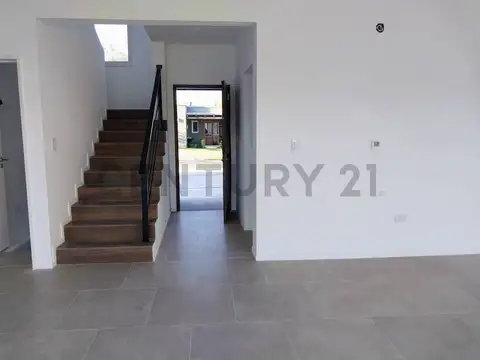 Casa en Venta con 3 cocheras