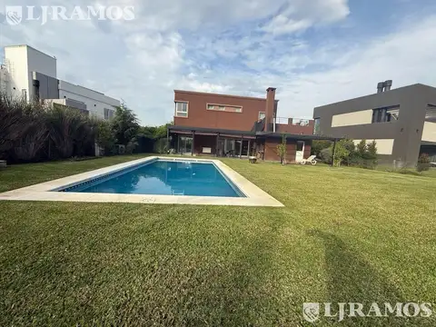 Casa 6 ambientes con 2 baños