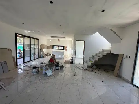 Casa 5 ambientes con 3 baños