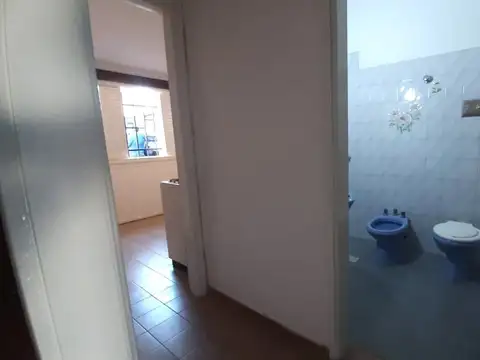 Casa 7 ambientes con 2 baños