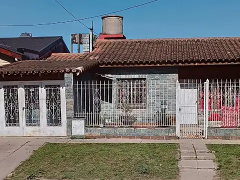 Venta: Casa funcional de 3 ambientes y patio.