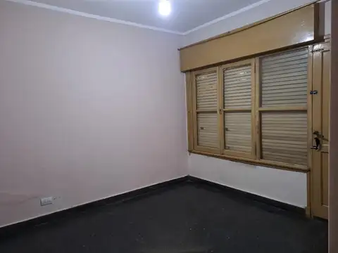 Venta: Casa funcional de 3 ambientes y patio.