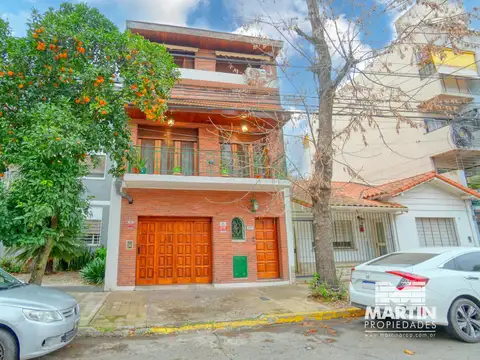 Casa en Venta de 4 Ambientes en San isidro con Patio y Parrilla en 3 Plantas