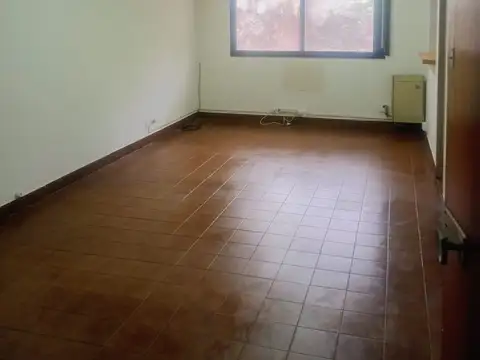 DEPARTAMENTO MUY LUMINOSO - BAJAS EXPENSAS - OPCIONAL COCHERA