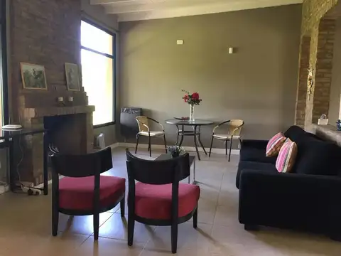 Casa 5 ambientes con 4 baños