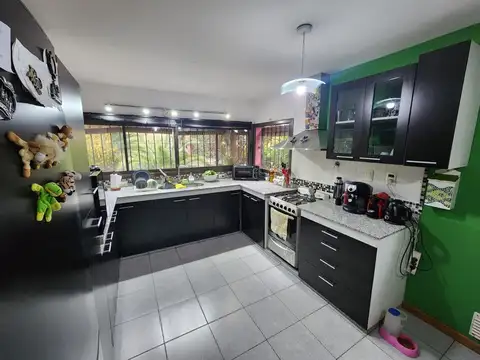 Casa 6 ambientes con 3 baños