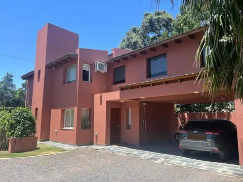 ¡Casa! Casa en Housing en el Corazón de Villa Belgrano - 3 dormitorios ¡Con Escritura!