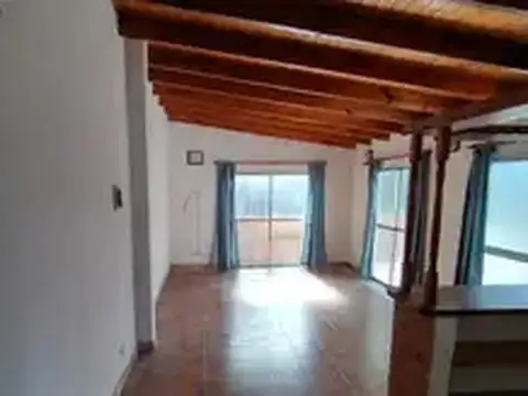 ALQUILER O VENTA APTA CRÉDITO HIPOTECARIO - Bella casa en lote propio de 3 amb con patio terraza quincho, parrilla 2 baños.