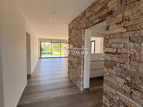Casa en Venta en Pilar del Este - Santa Elena, USD 220.000