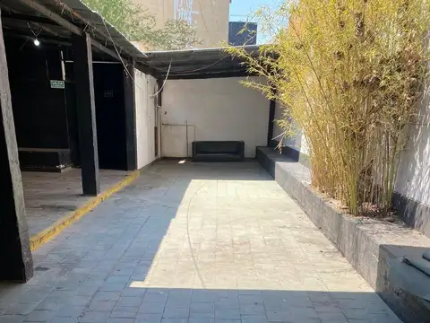 Oficina 5 ambientes con 4 baños