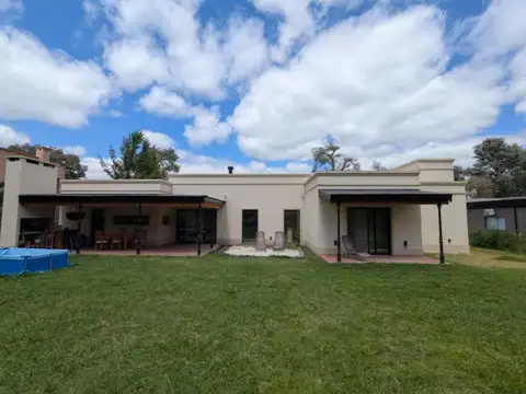 Casa en Venta con 2 cocheras