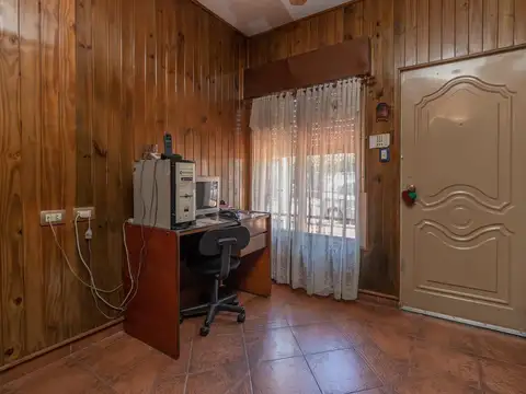 VENTA | PERMUTA - Galpón con casa de dos dormitorios al frente - Barrio Triángulo, Rosario.