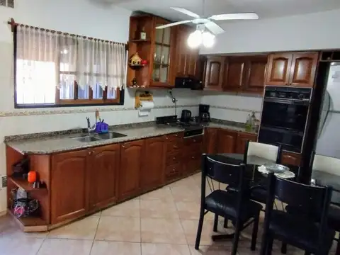 Casa en Venta con 10 cocheras