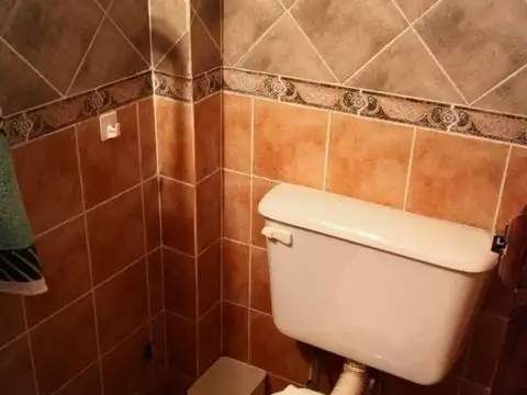 Casa 4 ambientes con 2 baños
