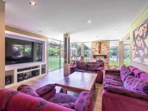 Casa en Venta con 4 cocheras