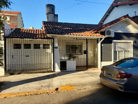 Chalet 3/4 Amb. con Fondo y Garage - 2 Dorm. en Planta Baja