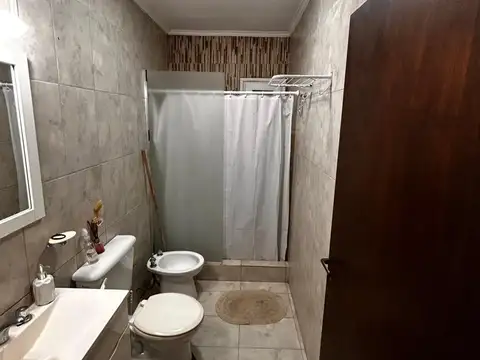 Casa 2 ambientes con 2 baños