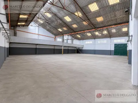 Deposito - Galpon de 600 m2   Oficinas 100 m2 - Alquiler  - Quilmes Oeste.