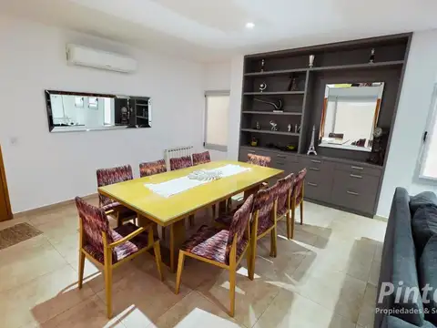 Casa 12 ambientes con 3 baños