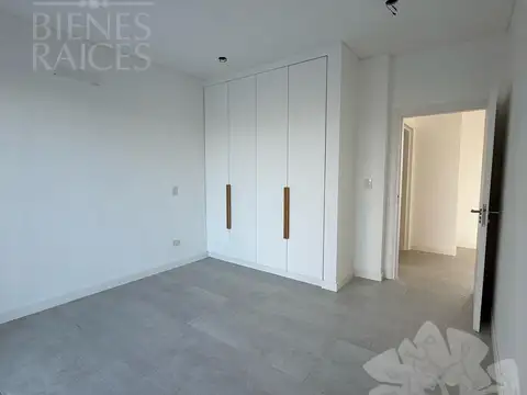 Casa en Alquiler con 4 cocheras