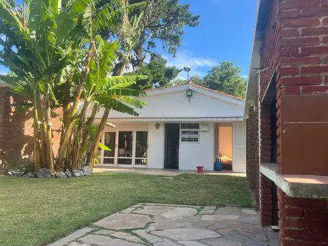 Casa en Alquiler con 1 cochera