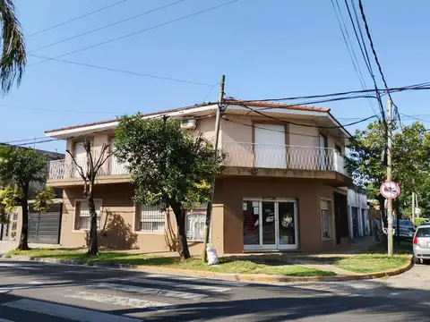 Departamento tipo casa en alquiler en Parque Cisneros planta alta