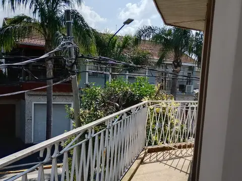 Departamento tipo casa en alquiler en Parque Cisneros planta alta