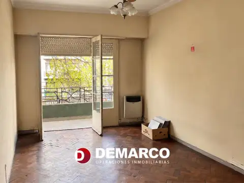 Departamento de 2 ambientes a la calle con balcón