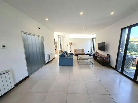 Casa 6 ambientes con 3 baños