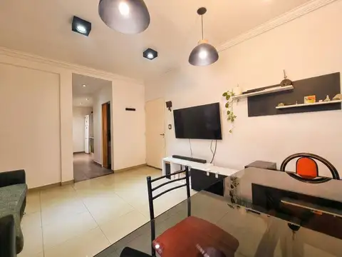 Depto Tipo Casa en Venta en Versalles, USD 125.000