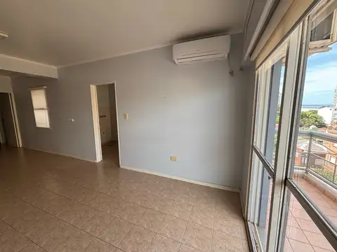 DEPTO DE 2 DORMITORIOS EN ALQUILER CENTRICO CON COCHERA