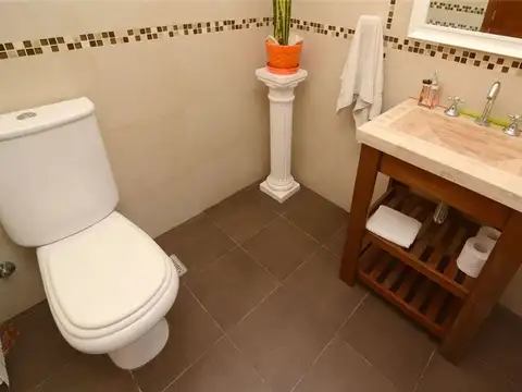 Casa 7 ambientes con 4 baños