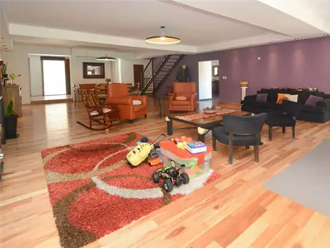 Casa en Venta con 2 cocheras