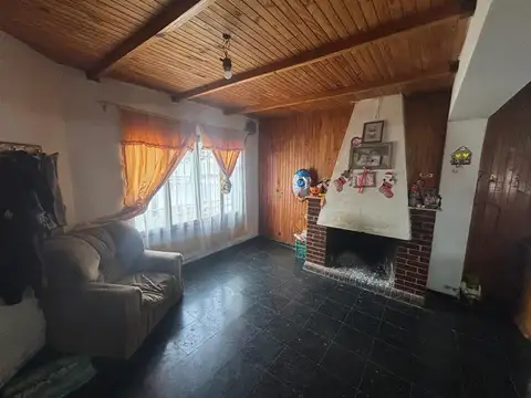 Casa 5 ambientes con 2 baños