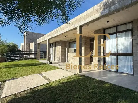 Casa 6 ambientes con 4 baños