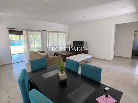 Casa en Venta con 3 cocheras