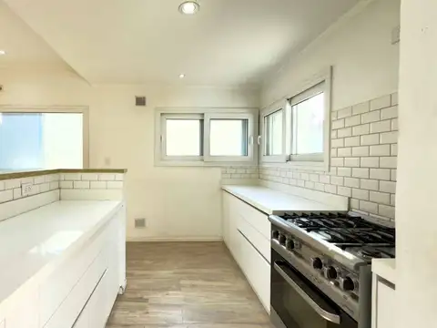 CASA EN VENTA EN SICARDI 3 DORMITORIOS PARQUE