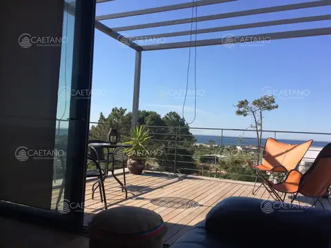 Casa 5 ambientes con 4 baños