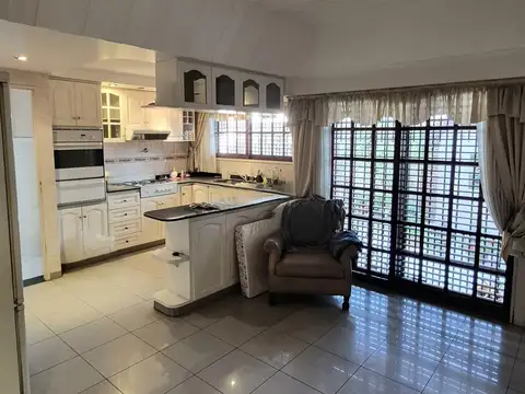 Casa 5 ambientes con 2 baños