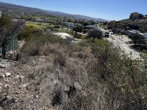 Venta Lote Country La Cuesta Zona Plaza con Increible Vista 827 m2