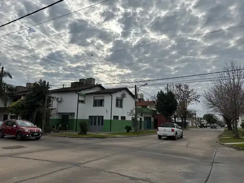 Vendo casa con local habilitado para fabricación y venta panaderia