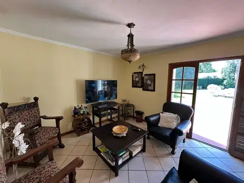 Casa en Venta con 2 cocheras