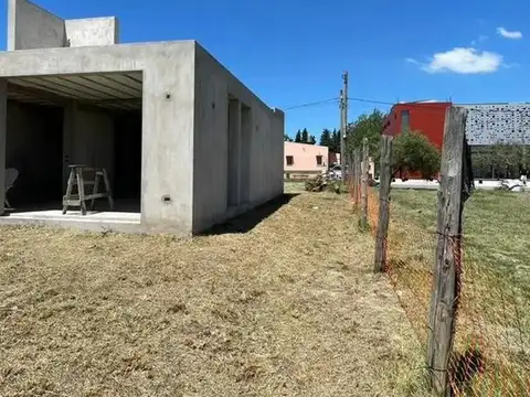 CASA A TERMINAR GORINA EXCELENTE OPORTUNIDAD UBICACION ZONA