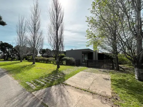 Casa 3 ambientes con 2 baños
