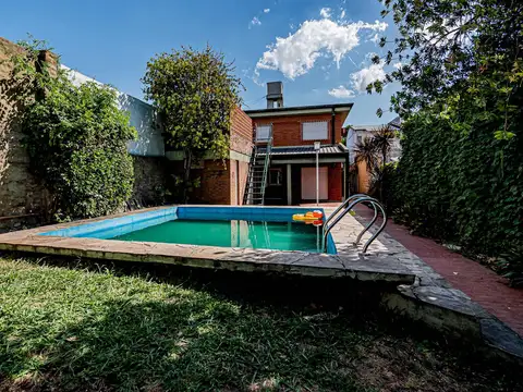 Casa en Venta de 3 dormitorios + Estudio en La Loma, Calle 28 entre 39 y 40 - LA PLATA