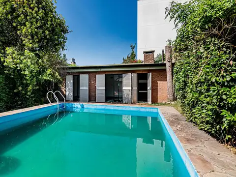 Casa en Venta de 3 dormitorios + Estudio en La Loma, Calle 28 entre 39 y 40 - LA PLATA