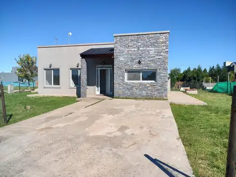 Casa de 3 dormitorios y escritorio en Laguna Azul