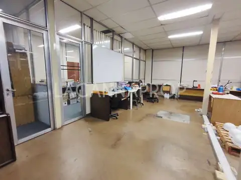Local Comercial en Venta - 1.190 m² Totales - Oficinas Depósito Vestuarios