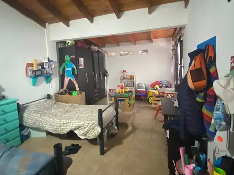 Local y Casa en planta alta tipo 3 ambientes con fondo libre