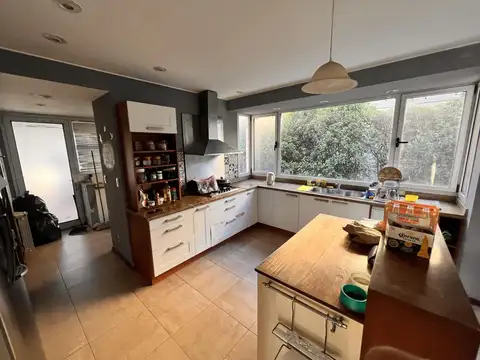 Casa en Venta con 4 cocheras
